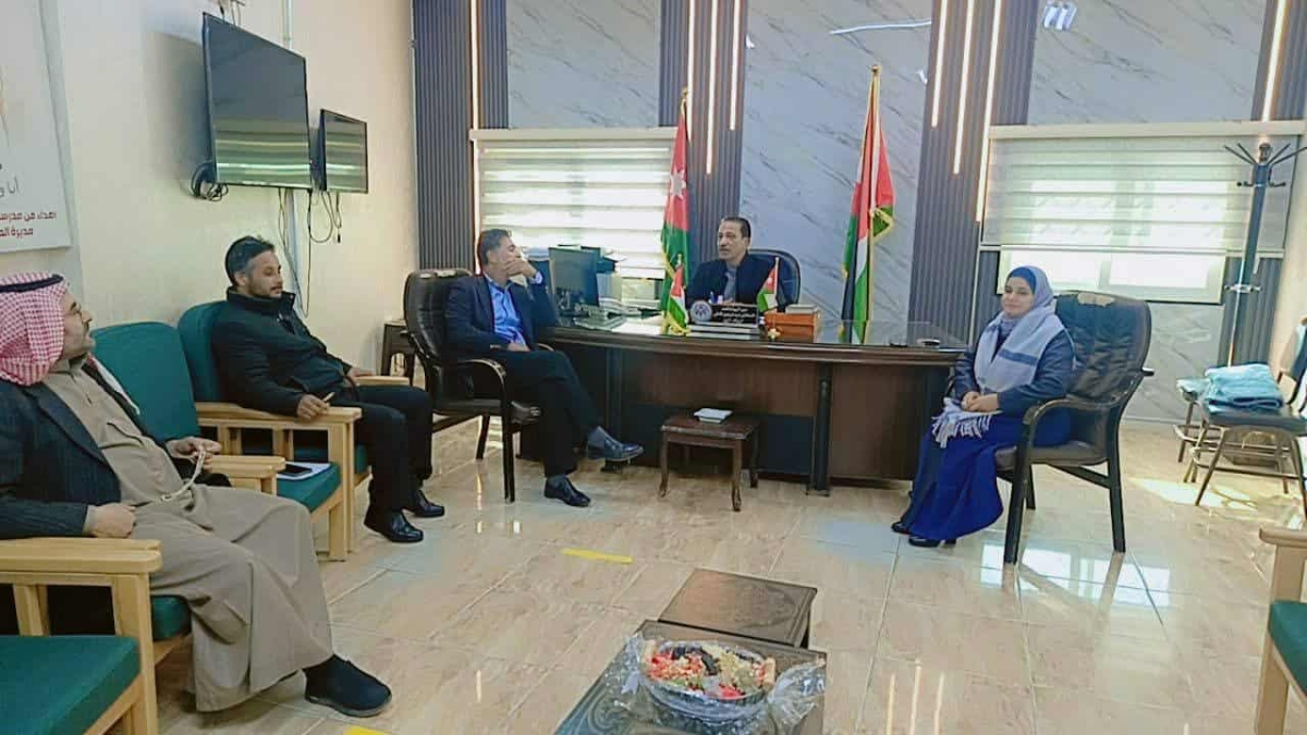 مدير تربية الموقر يؤكد أهمية التحول الرقمي في تطوير العمل التربوي والإداري