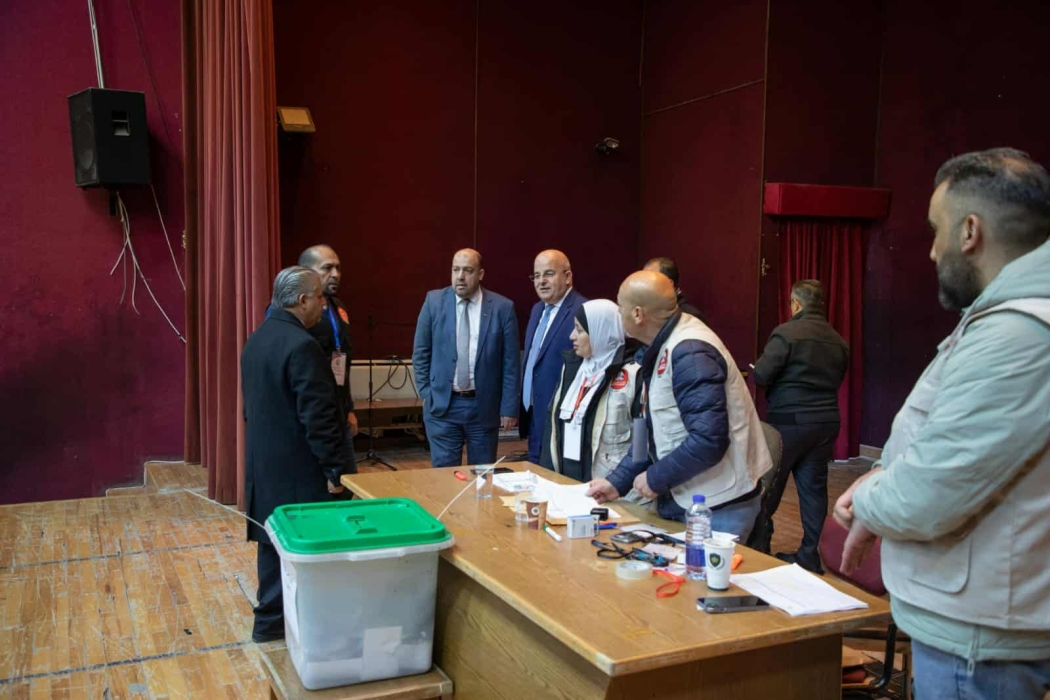 رئيس الجامعة الهاشمة يتفقد انتخابات الأندية الطلابية ويؤكد أهمية تعزيز دور الشباب والأنشطة الطلابية