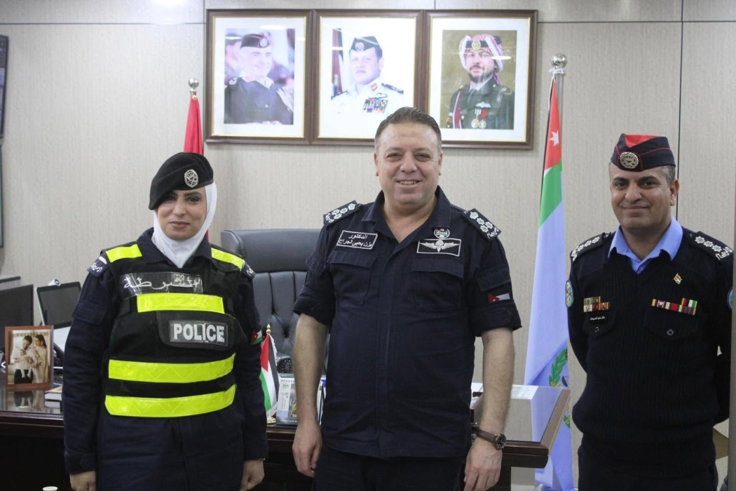 مدير شرطة محافظة الزرقاء يكرم عدد من مرتبات المديرية...صور