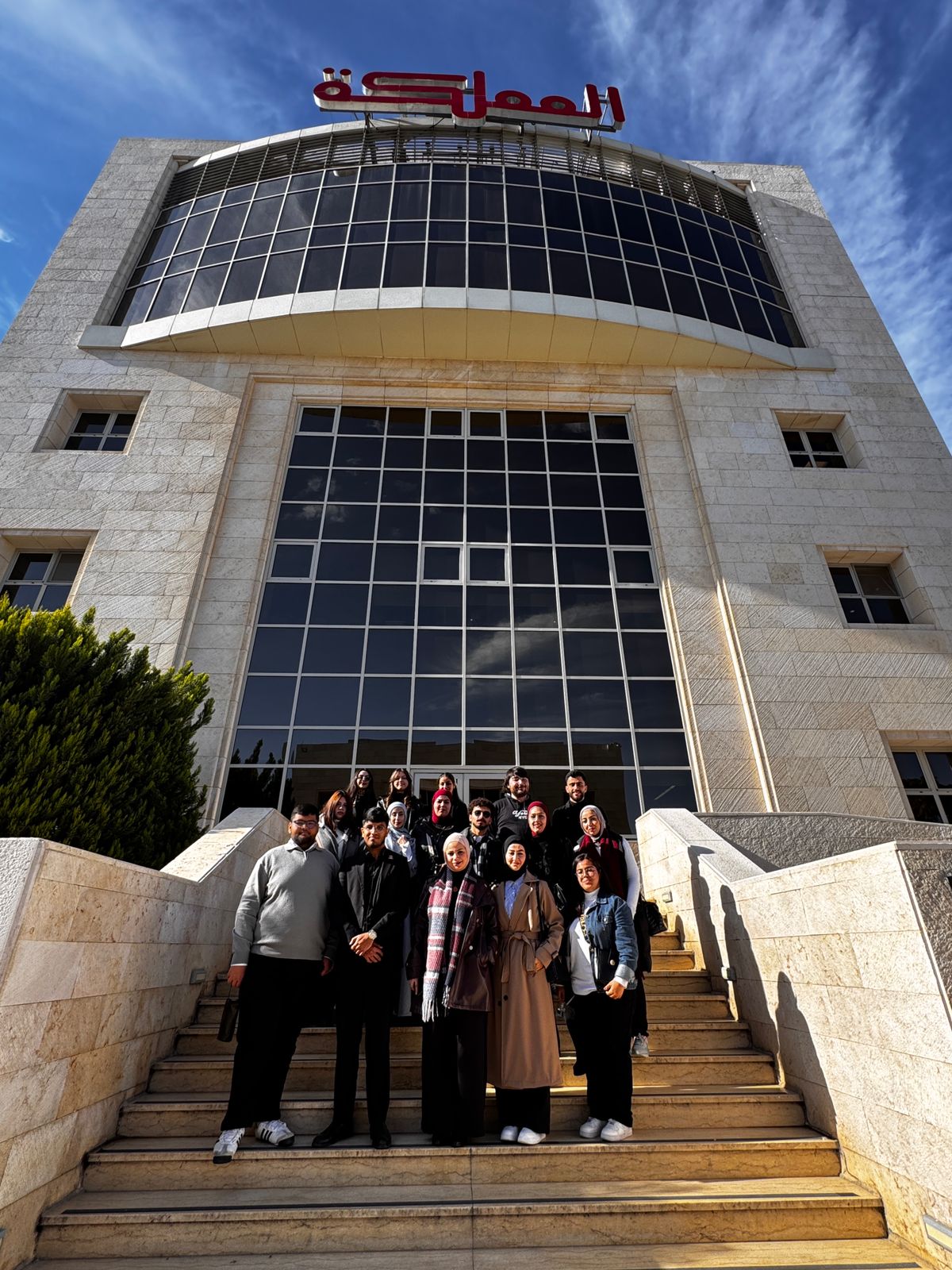 طلبة الإعلام الرقمي في جامعة الشرق الأوسط يزورون قناة المملكة
