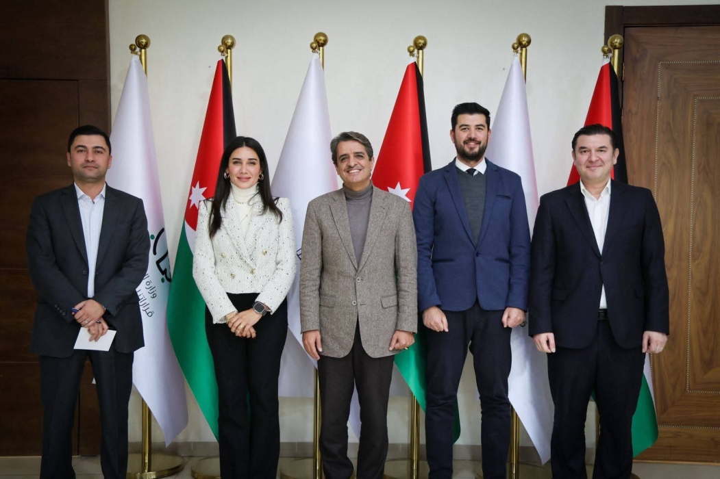 وزير الشباب يبحث سبل تطوير رياضة القوس والسهم في الأردن