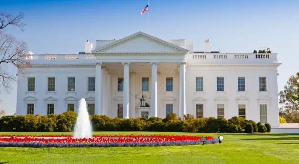 البيت الأبيض: تحويل عائدات النفط الفنزويلي إلى حسابات أمريكية