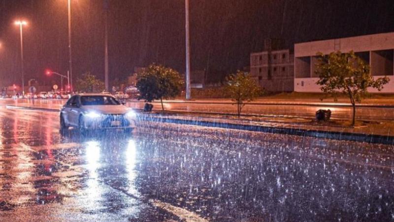 الأمن العام يحذر: أمطار غزيرة وسيول مرتقبة غدًا
