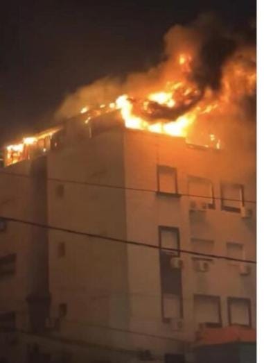 الدفاع المدني يخمد حريق “روف” في أبو نصير.. ولا إصابات