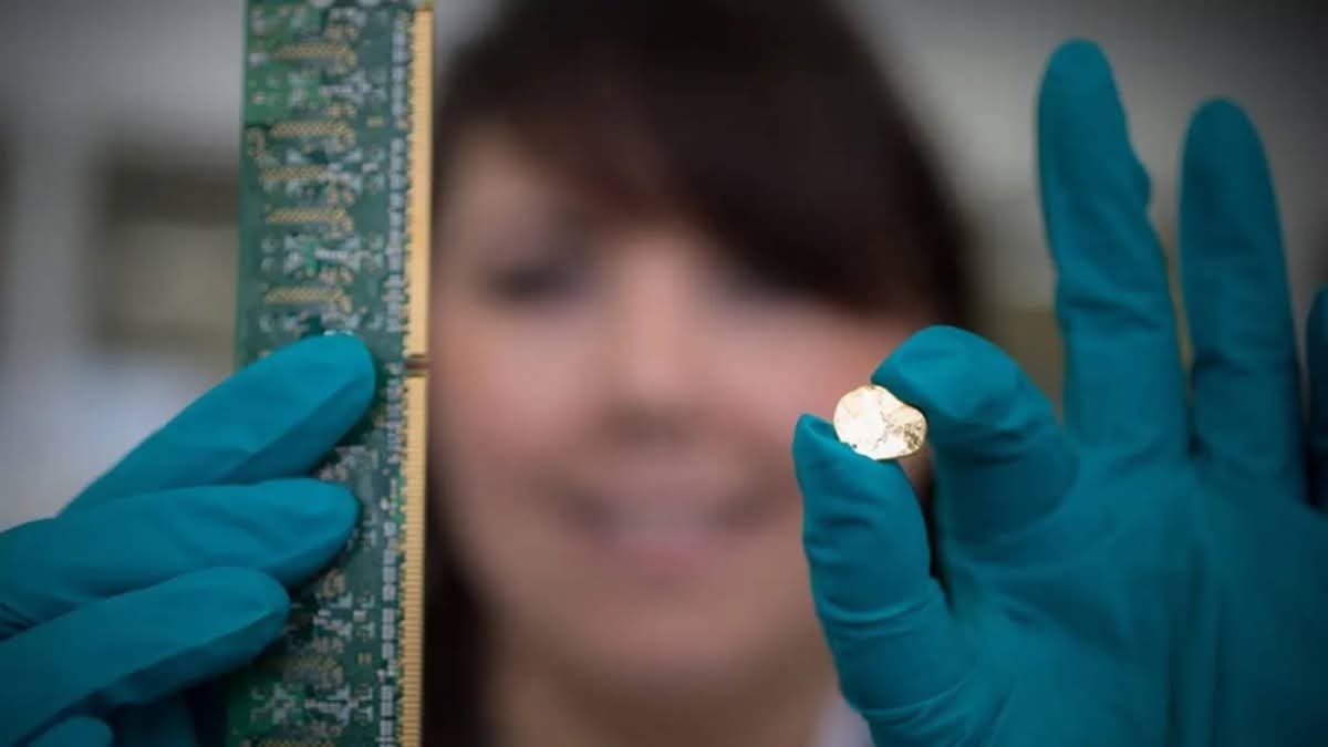 طريقة مبتكرة لاستخلاص الذهب من الأجهزة الإلكترونية بسرعة وبتكلفة منخفضة