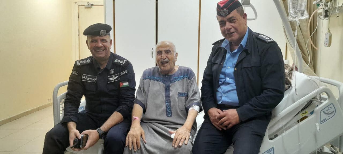 نائب مدير شرطة إربد يزور العميد المتقاعد الزعبي