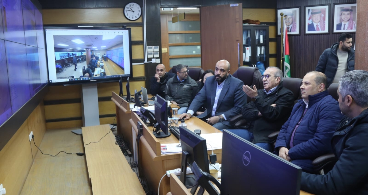 أبو السمن يتابع عمل غرف عمليات الوزارة للتعامل مع الظروف الجوية...صور