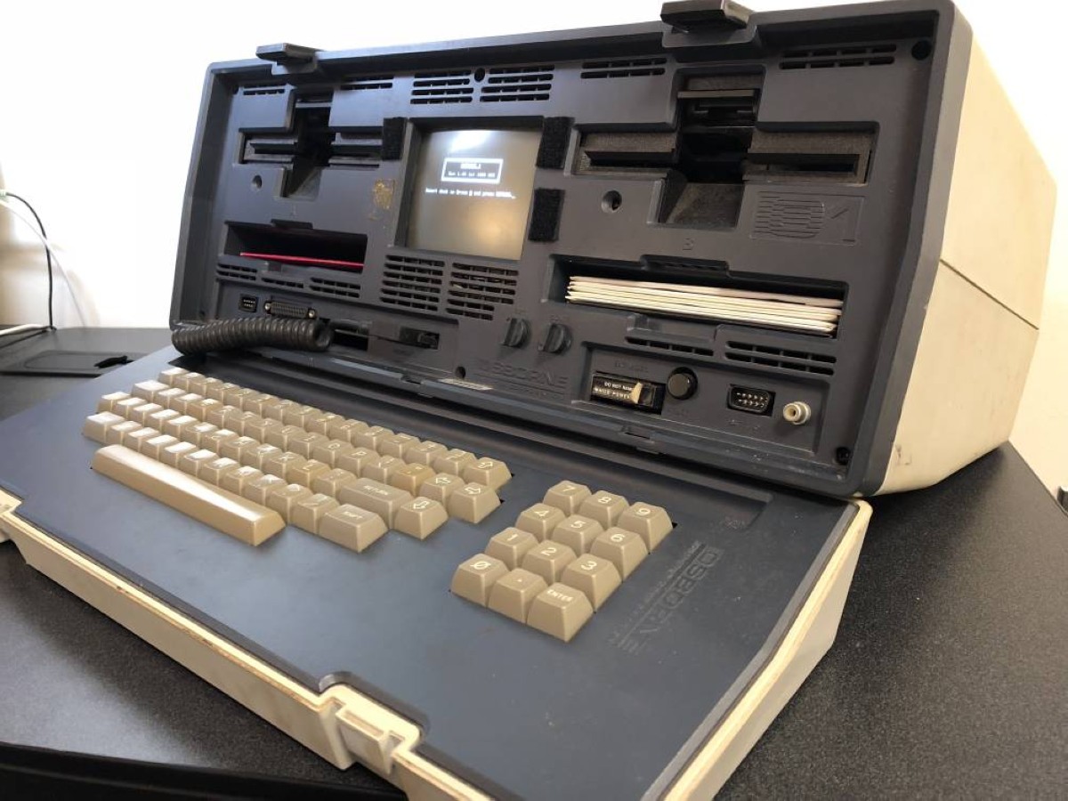 قبل اللابتوب الخفيف.. كم كان وزن أول كمبيوتر محمول في العالم؟