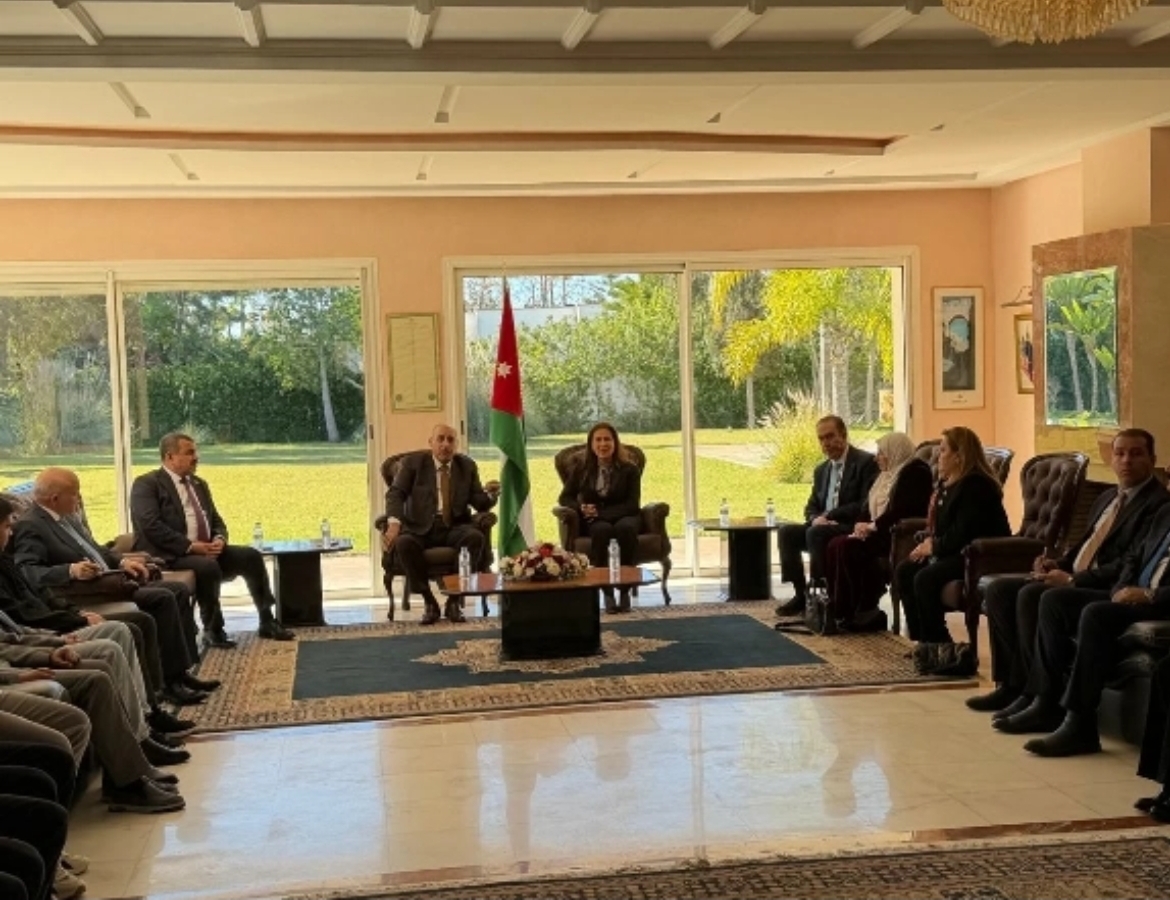 القاضي يلتقي طلبة أردنيين في السفارة الأردنية بالمغرب