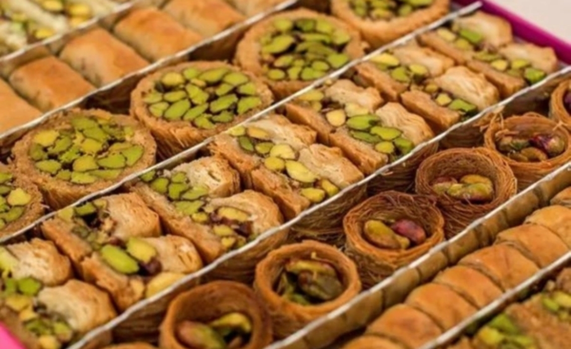 بعد رفع أسعار الطحين... ما هي حقيقة زيادة أسعار الحلويات؟