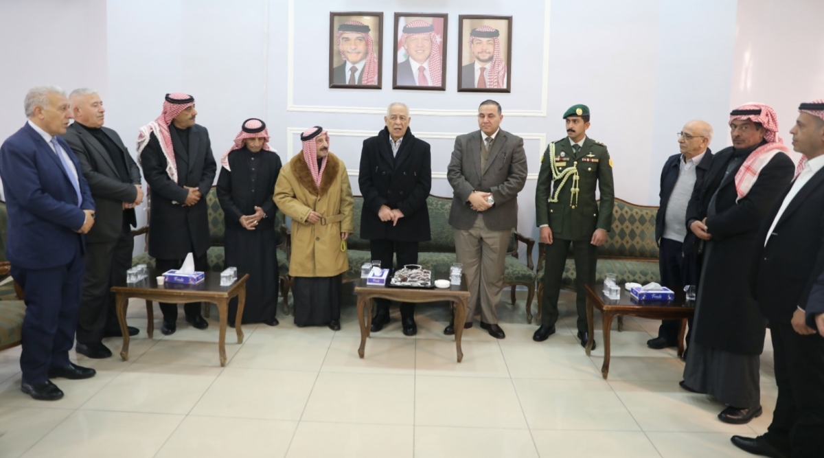 مندوبا عن الملك وولي العهد. العيسوي يعزي بوفاة زوجة الوزير والعين السابق النجادات...صور