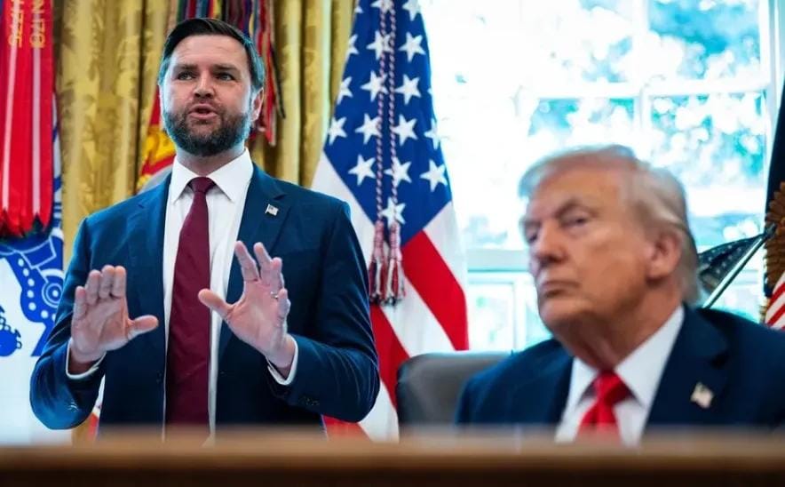 نائب ترامب يتسبب في غضب سيدات الولايات المتحدة الأمريكية.. ماذا قال؟