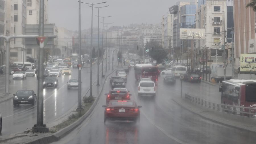 طقس بارد نسبيا الأحد وأمطار غزيرة يصحبها الرعد و البَرَد الاثنين