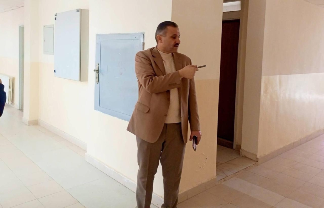 الجريري يتفقد جاهزية قاعات الامتحان التكميلي لطلبة الاول الثانوي المسار الاكاديمي جيل 2008.