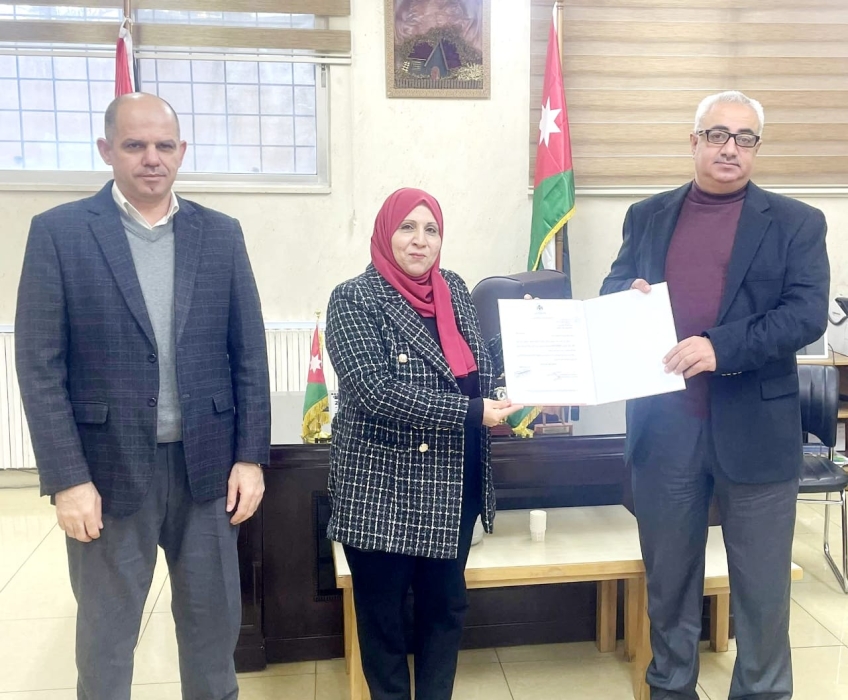 جويعد يكرم مدرسة حطين الأساسية