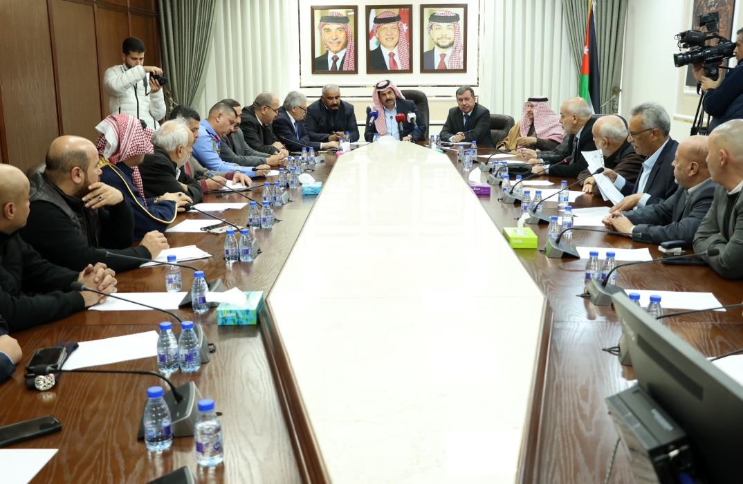  النقل النيابية تبحث تحديات قطاع سيارات السفريات والنقل الداخلي