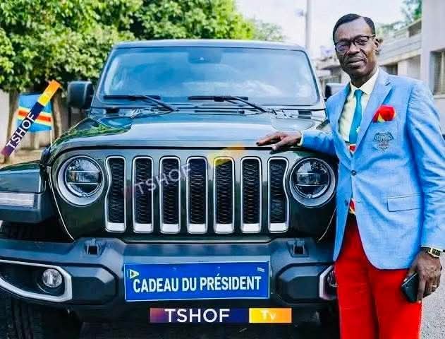 الرئيس الكونغولي يهدي لومومبا سيارة ويحدد لقاءً خاصًا تقديرًا لدوره الأمم الأفريقية