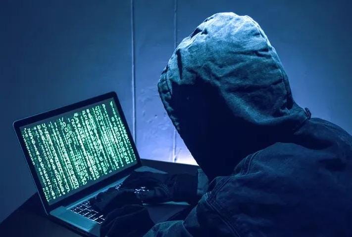 كيف تتغلب على مجرمي الإنترنت وتحمي بياناتك؟