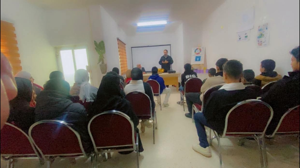 مركز شباب وشابات الغوير ينظم جلستين تدريبيتين بالتعاون مع مؤسسة ولي العهد والدفاع المدني