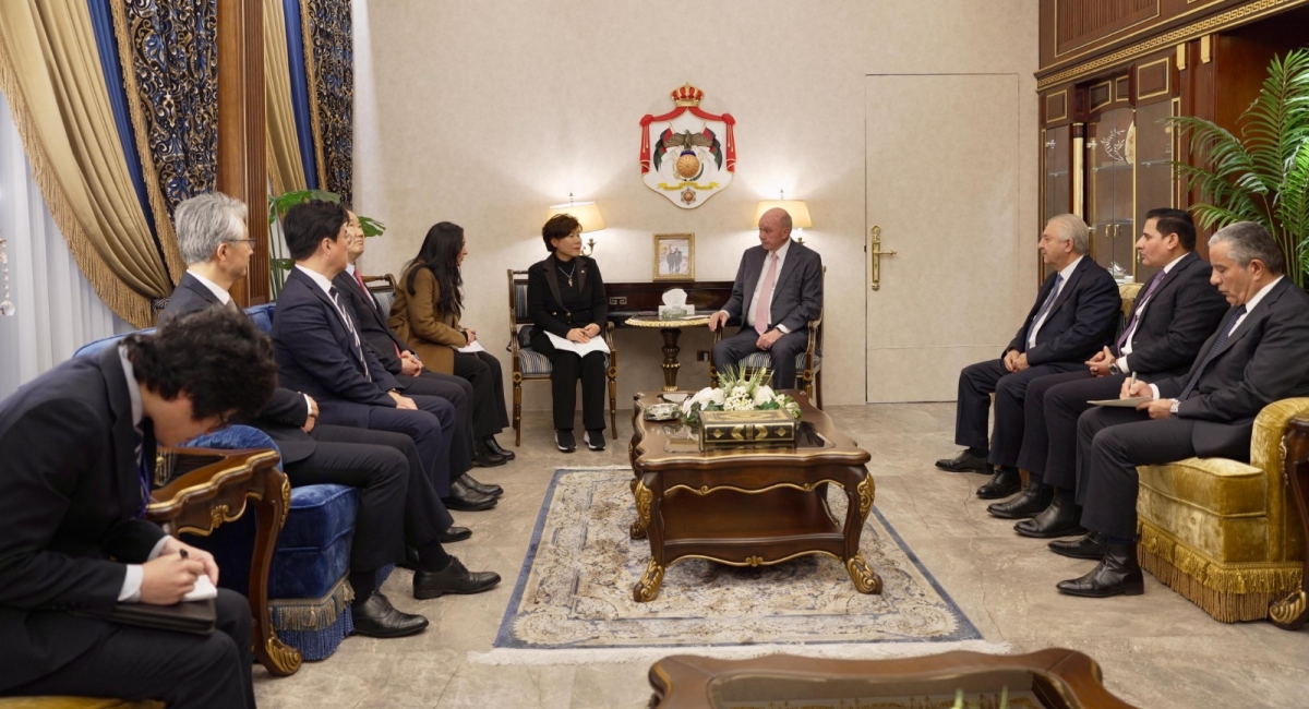 الفايز يلتقي رئيس وأعضاء لجنة الصداقة البرلمانية الكورية الأردنية