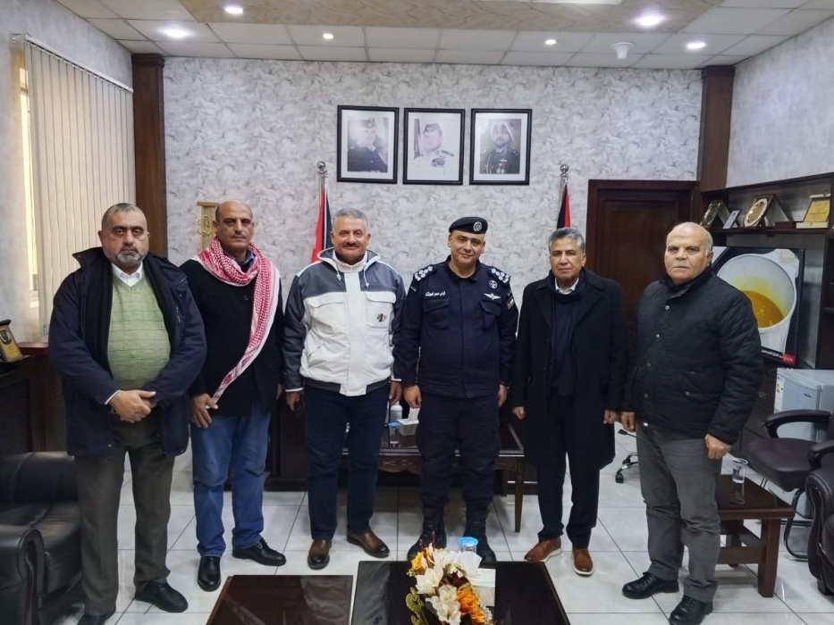 مدير شرطة شرق عمان يلتقي متقاعدي الأمن العام تعزيزًا للتواصل والشراكة المستمرة