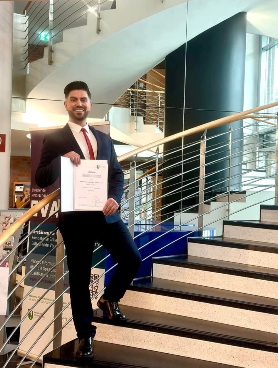 الحديدي يهنئ الدكتور عبدالكريم العطيوي الجدوع بمناسبة نيله شهادة الدكتوراة