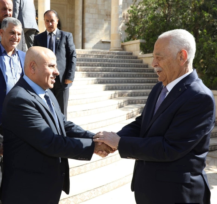 المحارمة يتقدم بالتعازي لمعالي يوسف العيسوي بوفاة شقيقته