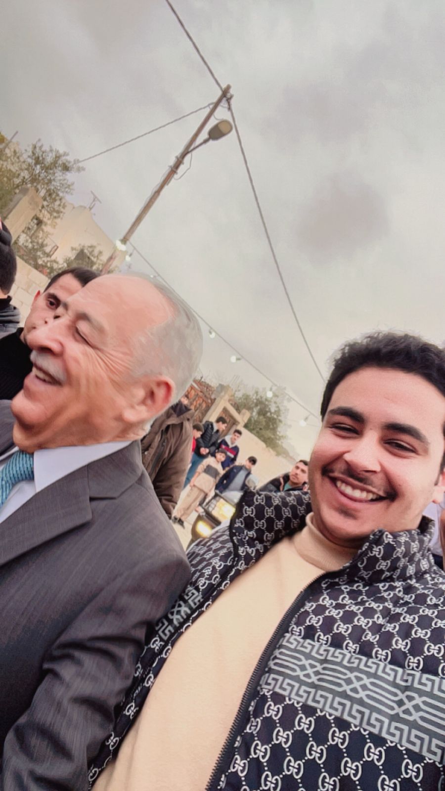 عبدالله خلف الخالدي يقدم واجب العزاء لمعالي يوسف العيسوي بوفاة شقيقته