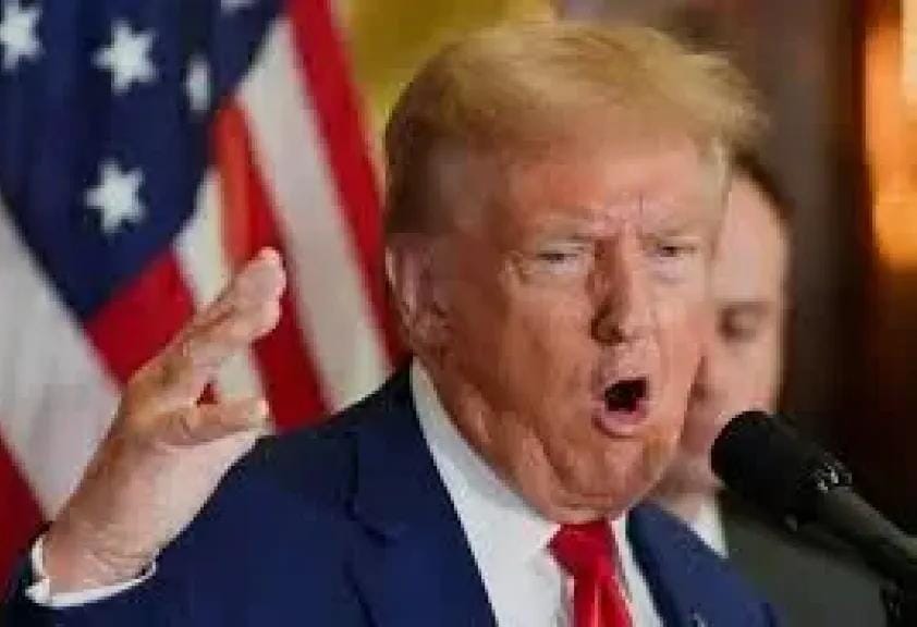 قرار مفاجئ للرئيس الأمريكي ‘‘ترامب’’ يضع ‘‘الإمارات’’ في ورطة