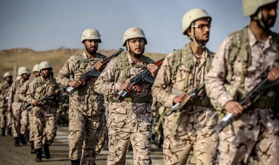 جماعة كردية تعلن سيطرتها على قاعدة للحـ . ـرس الثـ . ـوري الإيراني غرب البلاد