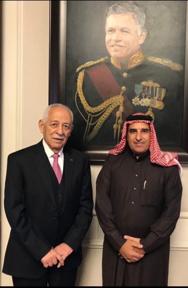 سليمان منشي المدارِمة يقدّم التعازي لمعالي يوسف العيسوي بوفاة شقيقته
