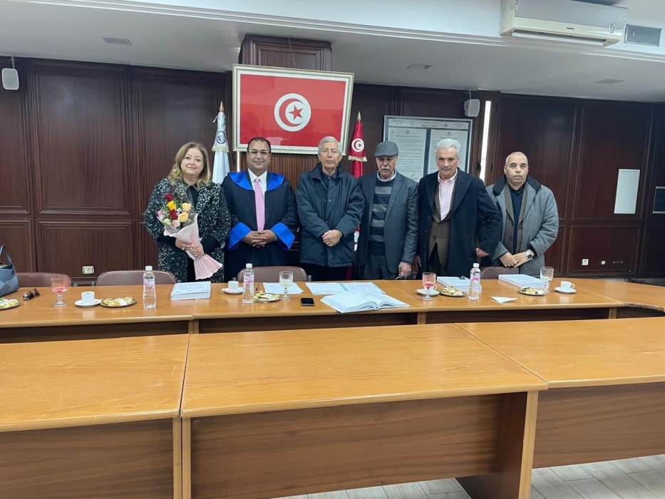 المحامي الدكتور ليث الخضير يهنئ ابن عمه الدكتور غازي الخضير بحصوله على الدكتوراه