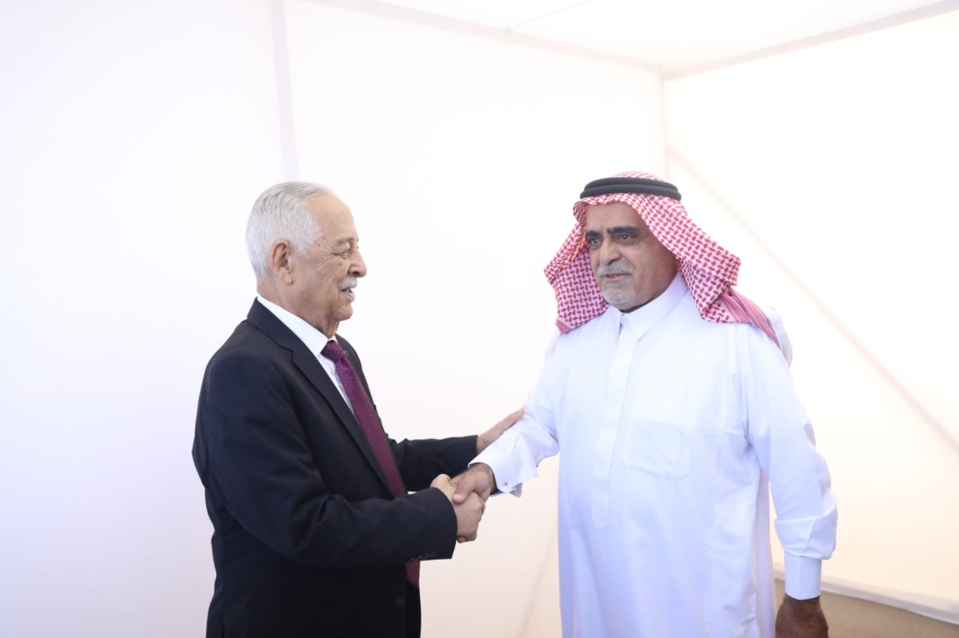 الشيخ محمد مصطفى سليمان بني هذيل يعزي معالي يوسف العيسوي بوفاة شقيقته