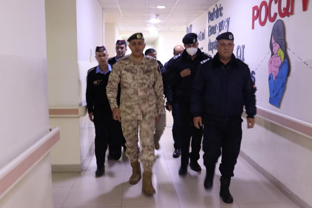 قائد أمن إقليم الشمال يزور العقيد المتقاعد الغوانمة