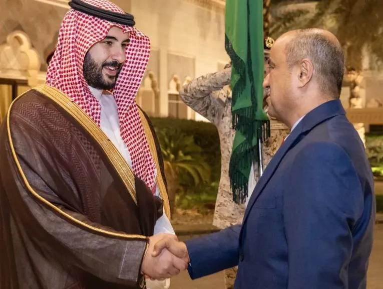 السعودية تقدم 90 مليون دولار دعمًا للبنك المركزي اليمني لصرف مرتبات موظفي الدولة عن شهرين