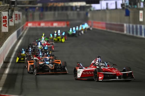 30 يومًا على انطلاق فورمولا إي جدة 2026.. سباق عالمي تحت الأضواء يعزز مكانة المملكة الرياضية
