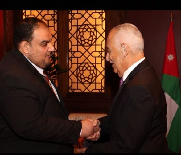 الدكتور عمر العنبر يعزي رئيس الديوان الملكي بوفاة شقيقته