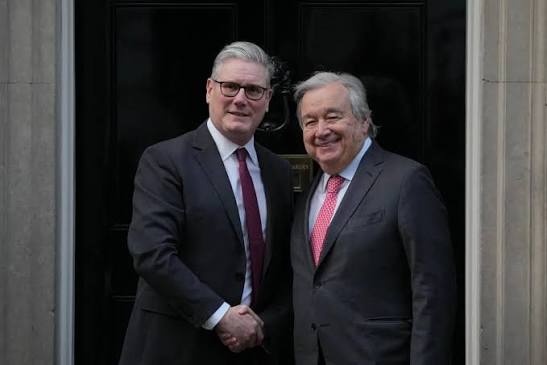 غوتيريش وستارمر يناقشان قضايا دولية