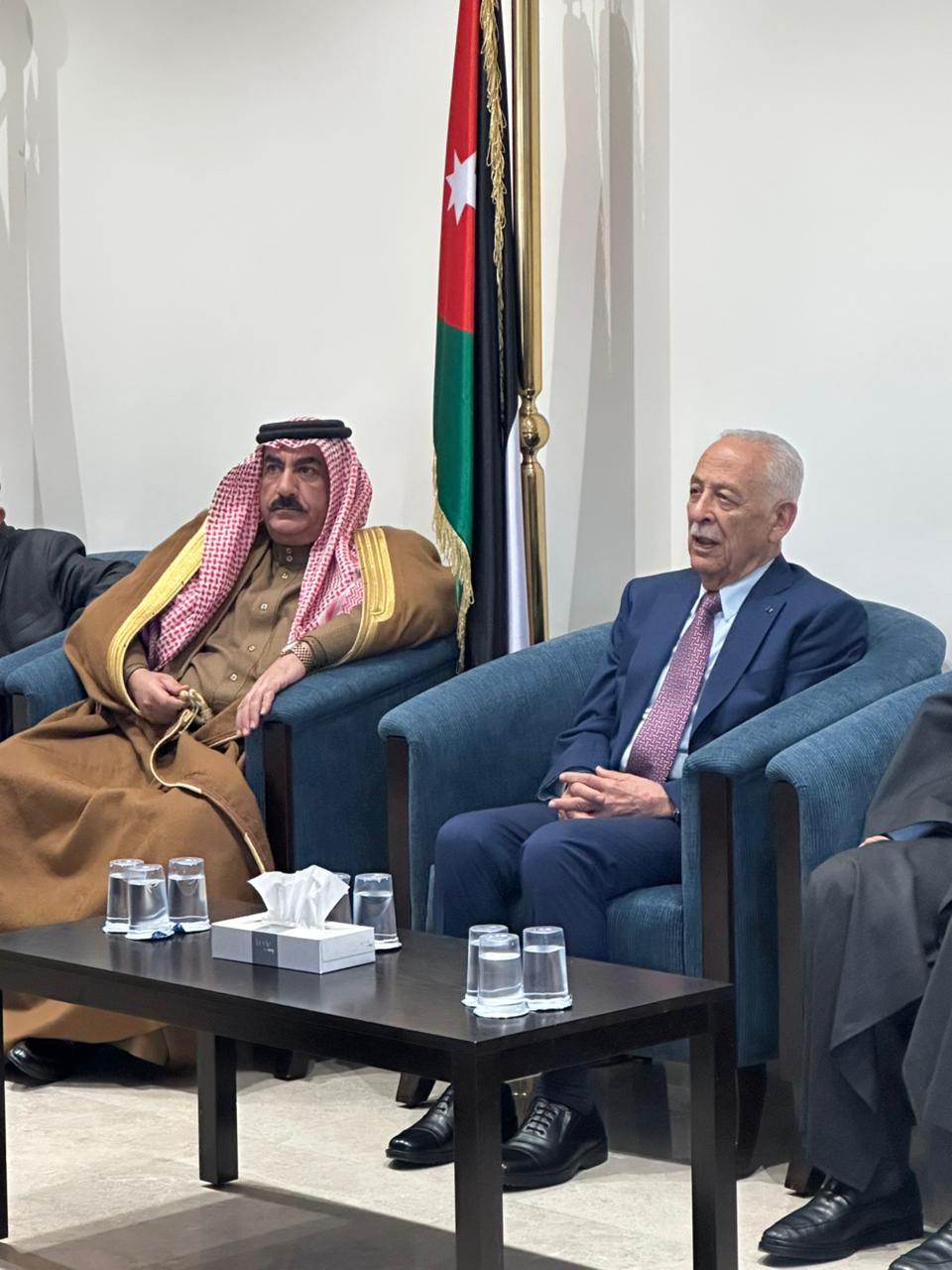 الشيخ حاتم الموالي يعزي رئيس الديوان الملكي بوفاة شقيقته