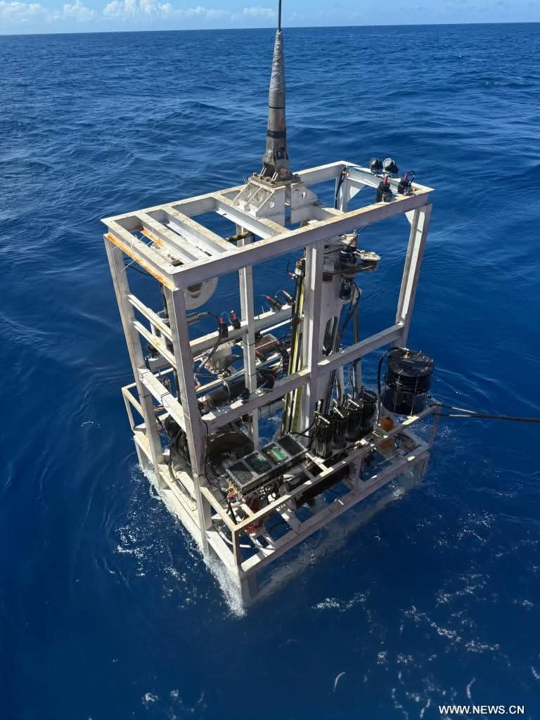 أول روبوت صيني للحفر والمراقبة ثلاثية الأبعاد في قاع البحر ينجح في التجارب