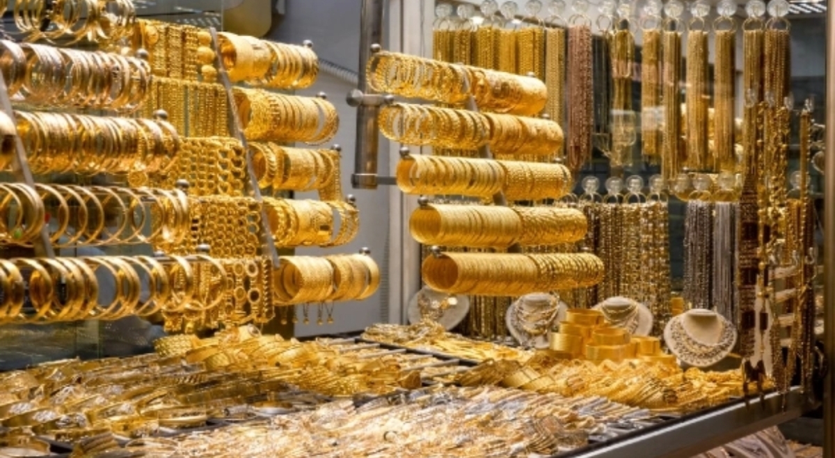 علان: التوترات الجيوسياسية ترفع الذهب عالمياً وتنعكس محلياً