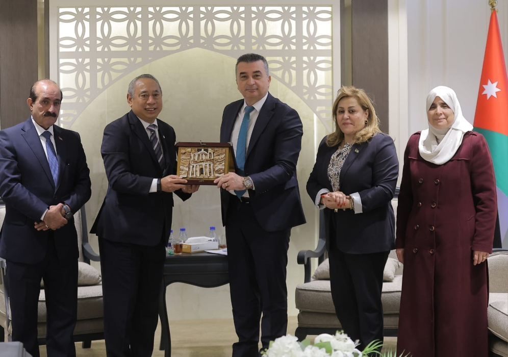  الخارجية النيابية تلتقي السفير الإندونيسي وتؤكد متانة العلاقات الثنائية