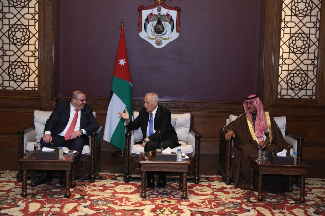 العيسوي خلال لقائه وفدا من أبناء البويضة بلواء الرمثا...صور
