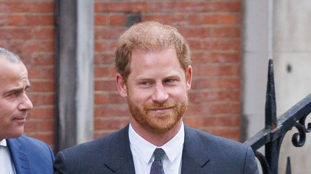 حرب الصحف تتجدد.. هاري في لندن لمقاضاة ديلي ميل بتهم التنصت والرشوة