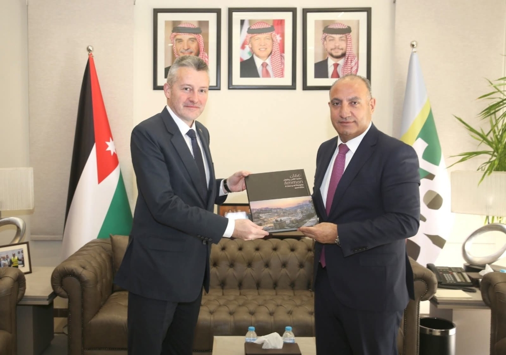 الشواربة يلتقي السفير الهنغاري ويبحث معه سبل تعزيز التعاون.