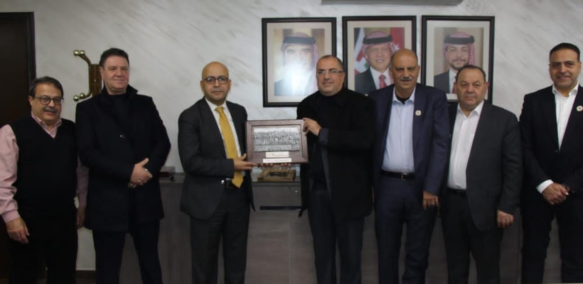 عبيدات يعرض  لملتقى اعمال الفلسطيني  نابلس فرص الاستثمار في المدن الصناعية الاردنية.