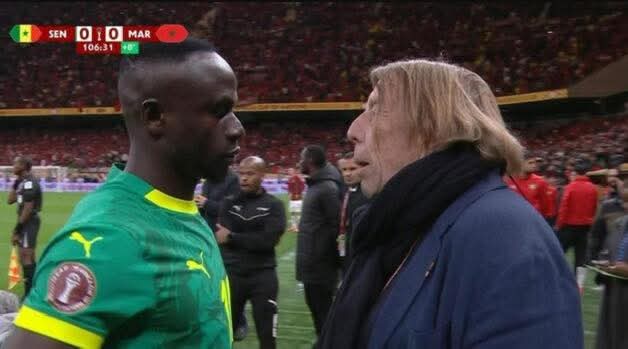 كيف أقنع كلود لوروا ساديو ماني بالتراجع عن الانسحاب؟