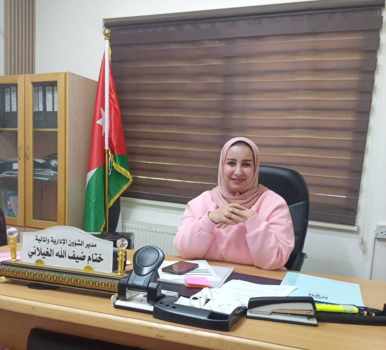 مديرة الشؤون الإدارية والمالية في تربية الموقر تتابع استعدادات الفصل الدراسي الثاني...صور