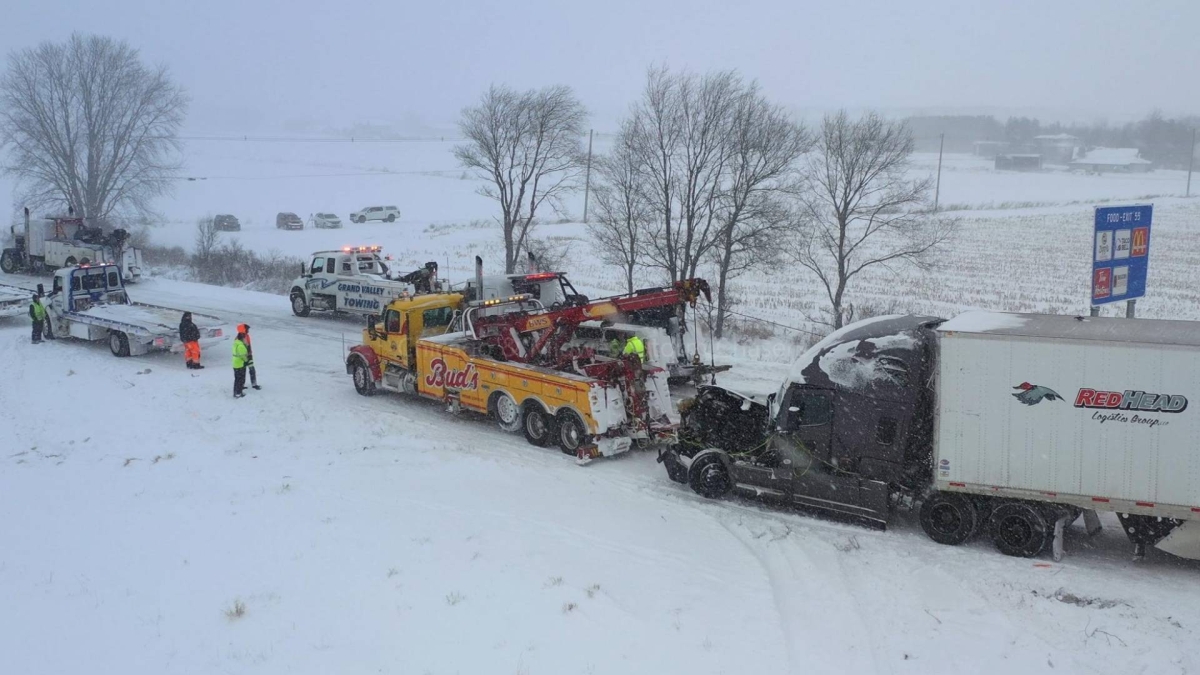 جحيم جليدي على طرق ميشيغان.. تصادم 100 مركبة دفعة واحدة