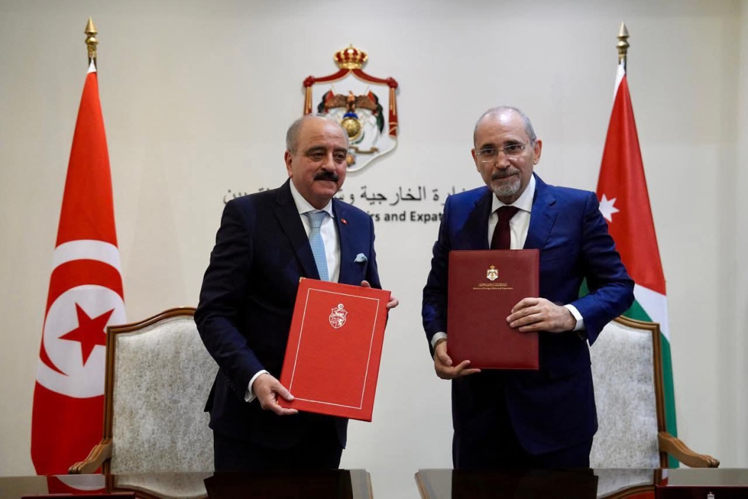 وزير الخارجية يلتقي نظيره التونسي
